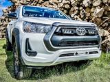 Zestaw dwóch lamp LED Lazer Triple-R 750 Elite w grill z zestawem montażowym TOYOTA Hilux Hilux Active / DLX / Comfort / SR / Icon / Duty / Invincible 2021-