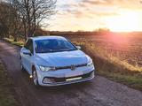 Lampa LED Lazer Linear-18 Standard w grill z zestawem montażowym VW Golf MK8 2020-