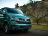 Zestaw dwóch lamp LED Lazer Triple-R 750 ze światłami ostrzegawczymi w grill z zestawem montażowym VW T6.1 (Startline/Highline) 2019-