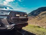 Zestaw dwóch lamp LED Lazer Triple-R 750 w grill z zestawem montażowym TOYOTA Hilux GR Sport 2022-