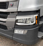 Wykończenie lamp przednich brewki Scania S&R 2016-, z wycięciem do reflektorów LED