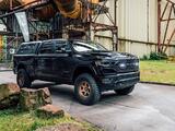 Zestaw dwóch lamp LED Lazer Linear-6 Elite w grill z zestawem montażowym RAM 1500 DT Series Limited 2019-
