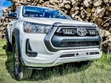 Zestaw dwóch lamp LED Lazer Triple-R 750 Elite w grill z zestawem montażowym TOYOTA Hilux Hilux Active / DLX / Comfort / SR / Icon / Duty / Invincible 2021-