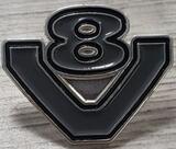 Przypinka V8 (metalowa)