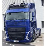 Osłona przeciwsłoneczna VOLVO FH4/FH5/AERO/FM5 aluminium wysokość 28,5 cm z wycięciem górnym na 5 lamp obrysowych nowego typu Fox Parts