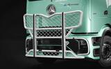 Osłona czołowa kangur Trux typu Highway do Mercedes ProCabin - anodyzowana, ryflowana