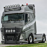 Osłona przeciwsłoneczna TruckKing VOLVO FH4/FH5, z zestawem montażowym, wycięcia na 2 obrysy, głębokość 29 cm