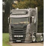 Osłona przeciwsłoneczna FOX PARTS do Scanii S/R NextGen, wykonana z aluminium 4 mm, z wycięciami na 5 obrysówek nowego typu, głębokośc 35 cm, łuk