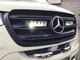 Zestaw dwóch lamp LED Lazer Triple-R 750 Std w grill z zestawem montażowym MB Sprinter 2018-