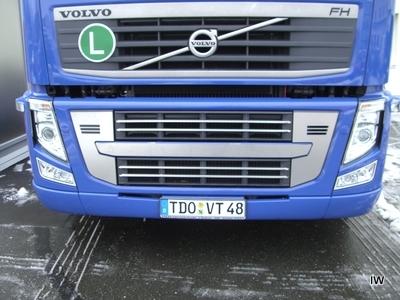 Listwy ozdobne ze stali nierdzewnej na grill na malowane części; Volvo FH III >2008 - zdjęcie 1