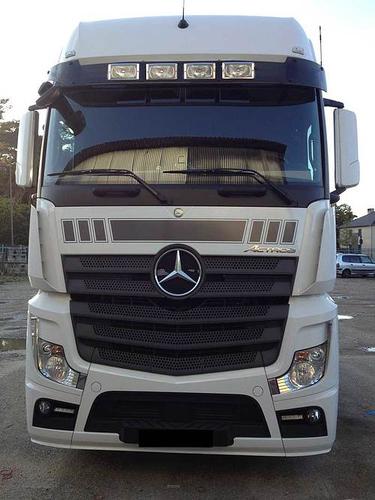 Osłona przeciwsłoneczna MB Actros MP4/MP5, kabina Big Space/Giga Space z wspornikiem na 4 reflektory Jumbo 220FF - zdjęcie 1