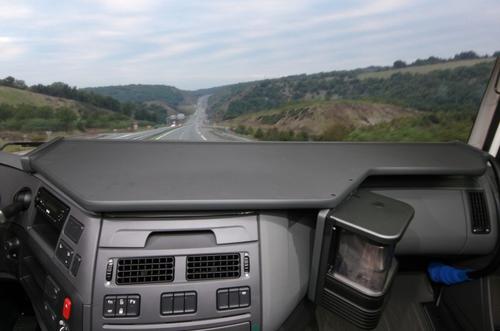 Duża półka na część środkową oraz prawą stronę deski z uchwytem pod ekspres do Kawy DAF XF euro 6, (2013-2021) (kolor antrhacite) - zdjęcie 1