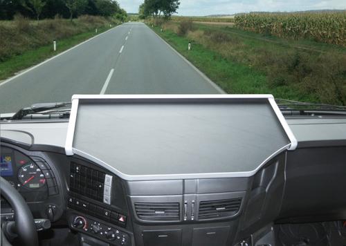 Półka na środkową konsolę do  Iveco Stralis Hi-Road/Hi-Street o szerokości 2300mm (2012-) (kolor black/aluminnium) - zdjęcie 1