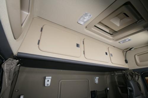 Szafka trzydrzwiowa na tył kabiny SCANIA R Highline (-2017) (beige brown) - zdjęcie 1