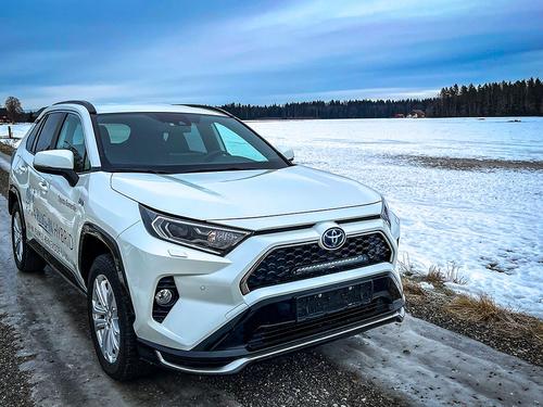 Lampa LED Lazer Linear-18 Elite w grill z zestawem montażowym TOYOTA Rav4 Plug-In Hybrid 2020- - zdjęcie 1