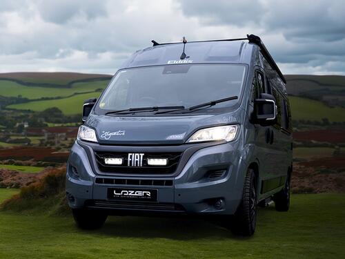 Zestaw dwóch lamp LED Lazer Triple-R 750 Elite w grill z zestawem montażowym FIAT Ducato 2022- - zdjęcie 1
