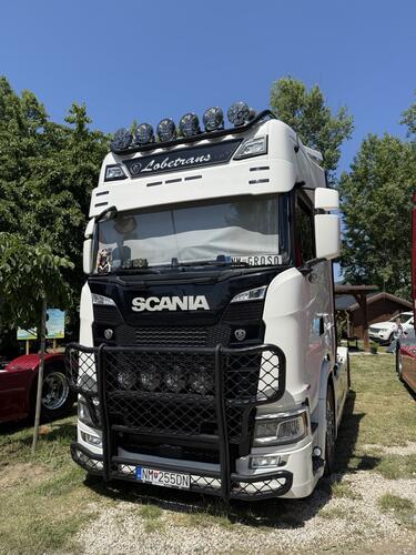 Osłona przeciwsłoneczna TruckKing SCANIA NG S&R 2016-, z zestawem montażowym, wycięcia na 7 obrysów, głębokość 35 cm - zdjęcie 1