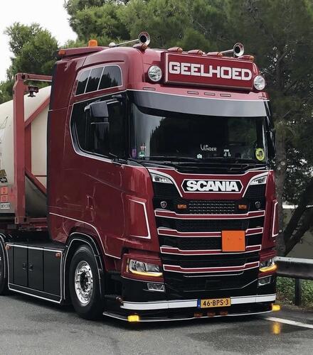 Osłona przeciwsłoneczna SCANIA S/R NG aluminium 40 cm wysokości na 5 lamp nowego typu Fox Parts łuk - Extra Low - zdjęcie 1