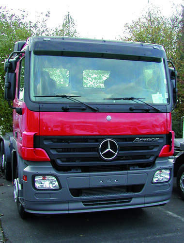 Osłona przeciwsłoneczna MB Actros MP2, kabina standard bez lusterka - zdjęcie 1