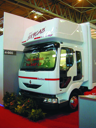 Osłona przeciwsłoneczna RENAULT Midlum; DAF LF; VOLVO FL 2007-, kabina standard bez lusterka, z top sleeperem - zdjęcie 1
