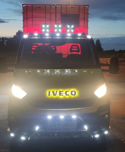 Podświetlany napis IVECO do Daily ze stali nierdzewnej białe zimne światło - zdjęcie 1