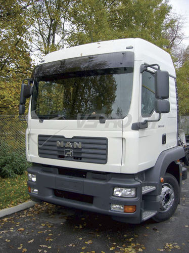 Osłona przeciwsłoneczna MAN TGM/TGS/TGL, kabina LX/TM; TGA, kabina LX, z zestawem montażowym - zdjęcie 1