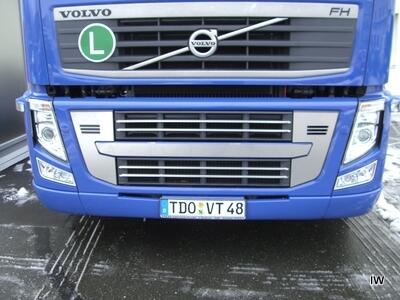 Listwy ozdobne ze stali nierdzewnej na grill na malowane części; Volvo FH III >2008 - zdjęcie 1