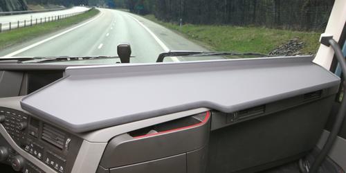 Duża półka na środkową konsolę i prawą stronę deski Volvo FH4 (2013-) (kolor anthracite) - zdjęcie 1