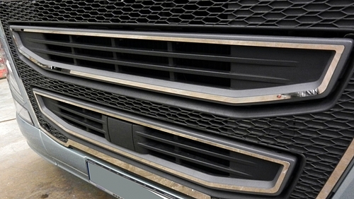 Listwy ozdobne na grill Volvo FH4 2 części - zdjęcie 1