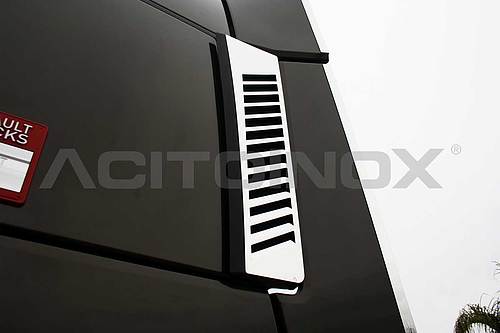 Listwy ozdobne tylnych wlotów powietrza do Renault T - zdjęcie 1