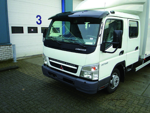 Osłona przeciwsłoneczna MITSUBISHI Canter Fuso 2006-, kabina pojedyncza/podwójna, z zestawem montażowym - zdjęcie 1
