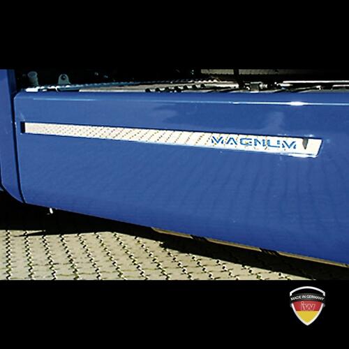 Listwy ozdobne ze stali nierdzewnej na boczną osłonę (z napisem MAGNUM); Renault Magnum >11.2006 - zdjęcie 1