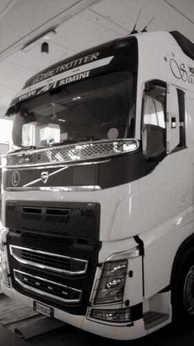 Osłona na podszybie Volvo FH4 - zdjęcie 1