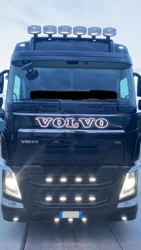 Podświetlany napis VOLVO ze stali nierdzewnej białe zimne światło - zdjęcie 1
