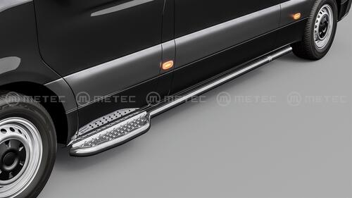 Progi boczne ze stopniami do MAN TGE/ VW CRAFTER (2017 ) rozstaw osi L2 3640 mm - zdjęcie 1