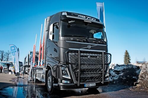 Osłona czołowa OFFROAD do Volvo FH4   FH5 malowana proszkowo na czarno (RAL 9005) z zestawem montażowym - zdjęcie 1