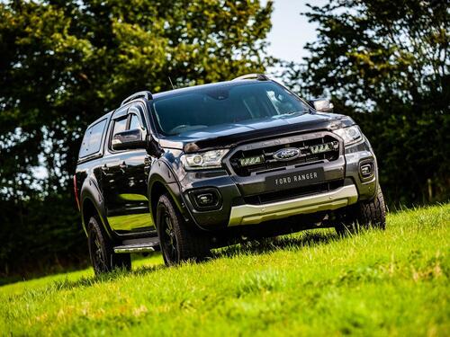 Zestaw dwóch lamp LED Lazer Triple-R 750 Std w grill z zestawem montażowym FORD Ranger 2019-2023 - zdjęcie 1