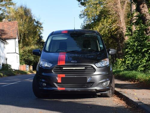 Lampa LED Lazer Linear-18 Elite w grill z zestawem montażowym FORD Transit Courier 2014-2019 - zdjęcie 1