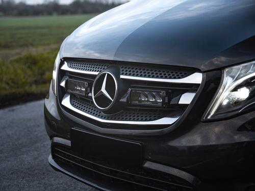 Zestaw dwóch lamp LED Lazer Triple-R 750 Elite w grill z zestawem montażowym MB Vito 2014-2020 - zdjęcie 1