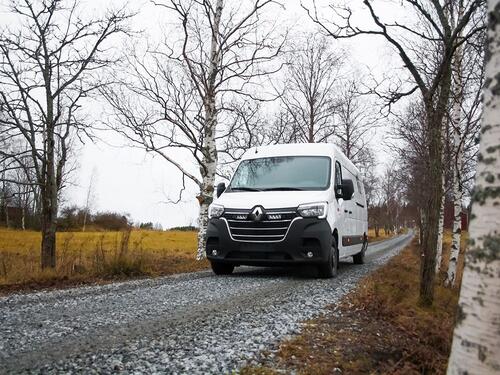 Zestaw dwóch lamp LED Lazer Triple-R 750 Elite w grill z zestawem montażowym RENAULT Master 2020-2024 - zdjęcie 1