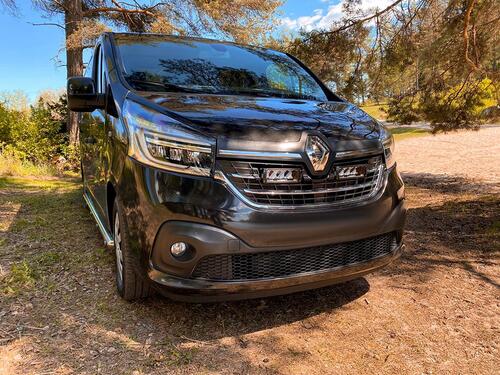 Zestaw dwóch lamp LED Lazer Triple-R 750 Std w grill z zestawem montażowym RENAULT Trafic 2019-2023 - zdjęcie 1