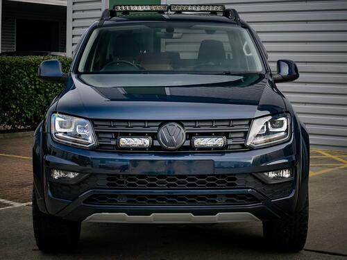 Zesaw dwóch lamp LED Lazer Triple-R 750 Std w grill z zestawem montażowym VW Amarok (V6) 2016-2023 - zdjęcie 1