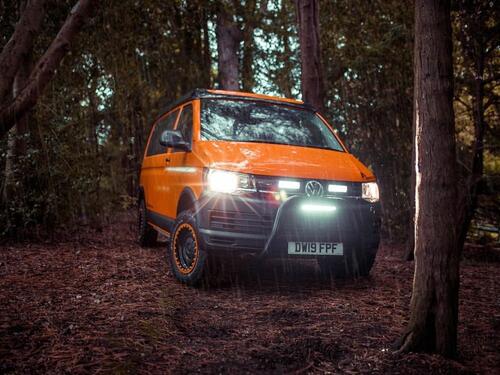 Zestaw dwóch lamp LED Lazer Triple-R 750 Std w grill z zestawem montażowym VW T6 (Startline) 2015-2019 - zdjęcie 1