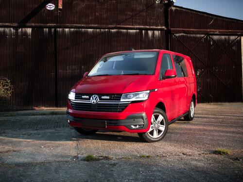 Zestaw dwóch lamp LED Lazer ST4 Evo w grill z zestawem montażowym VW T6.1 (Startline/Highline) 2019- - zdjęcie 1