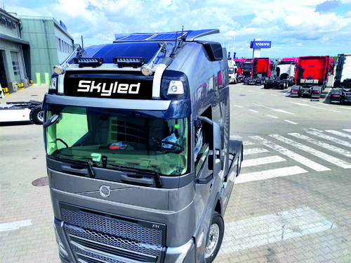 System Fotowoltaiczny Volvo Globetrotter XL/Aero 2x60 Wp z regulatorem MPPT bluetooth - zdjęcie 1
