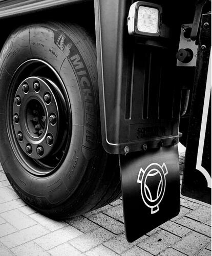 Chlapacz 400x350 Scania Vabis czarny, białe logo - zdjęcie 1