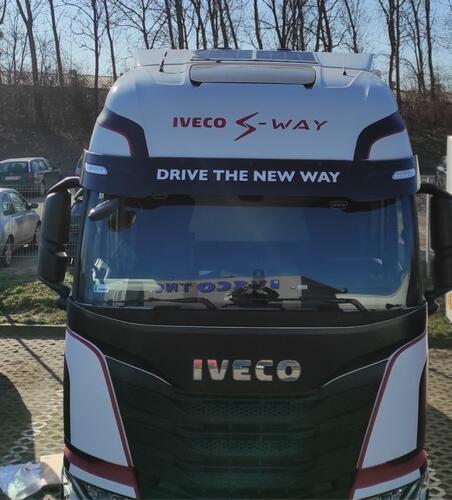 System Fotowoltaiczny Iveco-S WAY  2x60 Wp z regulatorem MPPT bluetooth - zdjęcie 1