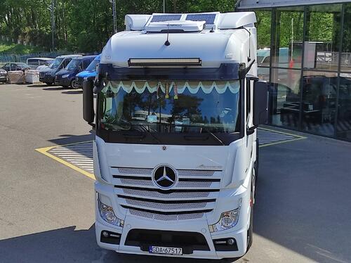 System Fotowoltaiczny Mercedes Actros Bigspace 2x60 Wp z regulatorem MPPT bluetooth - zdjęcie 1