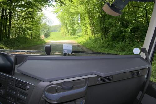 Duża półka na środkową konsolę i prawą stronę deski Volvo FH5 (2021-) (kolor anthracite) - zdjęcie 1