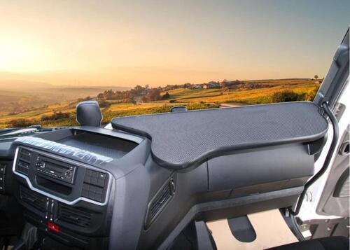 Półka z matą antypoślizgową do Iveco S-Way (2019-2024), Hi-Way (2013-2019) - zdjęcie 1
